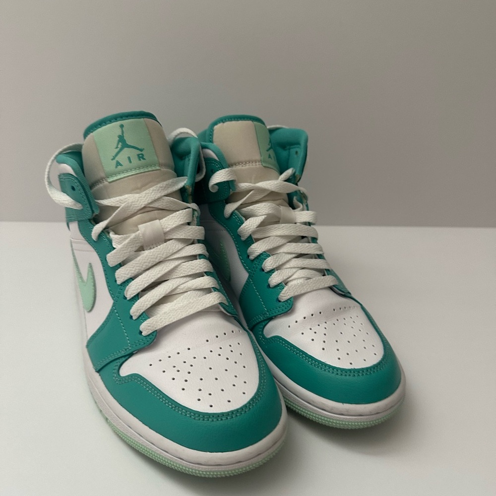 Wmns Air Jordan 1 Mid 'Marine
 High-Top Sneakers size 7 - Picture 5 of 8